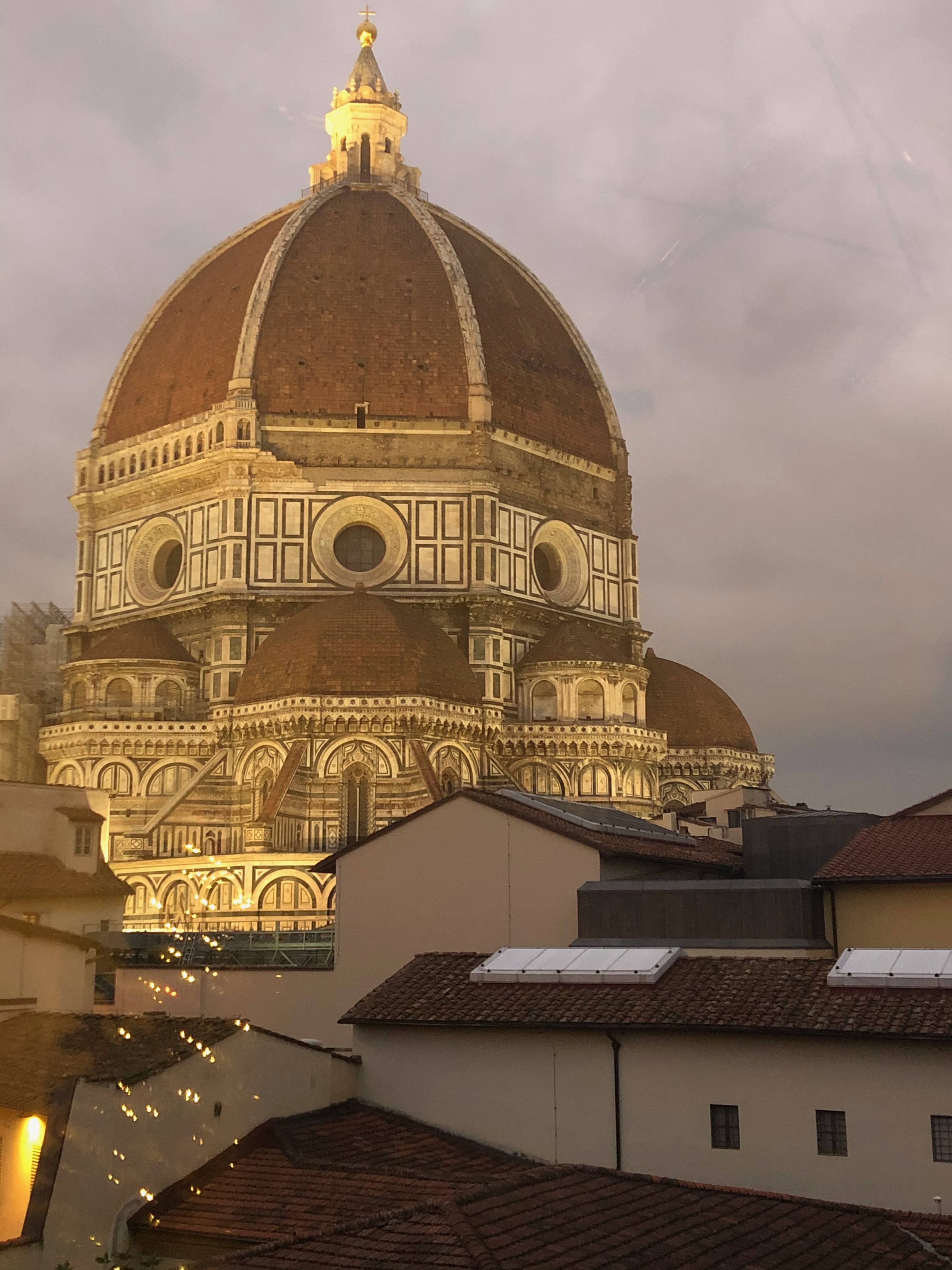La cúpula de Brunelleschi iluminada
