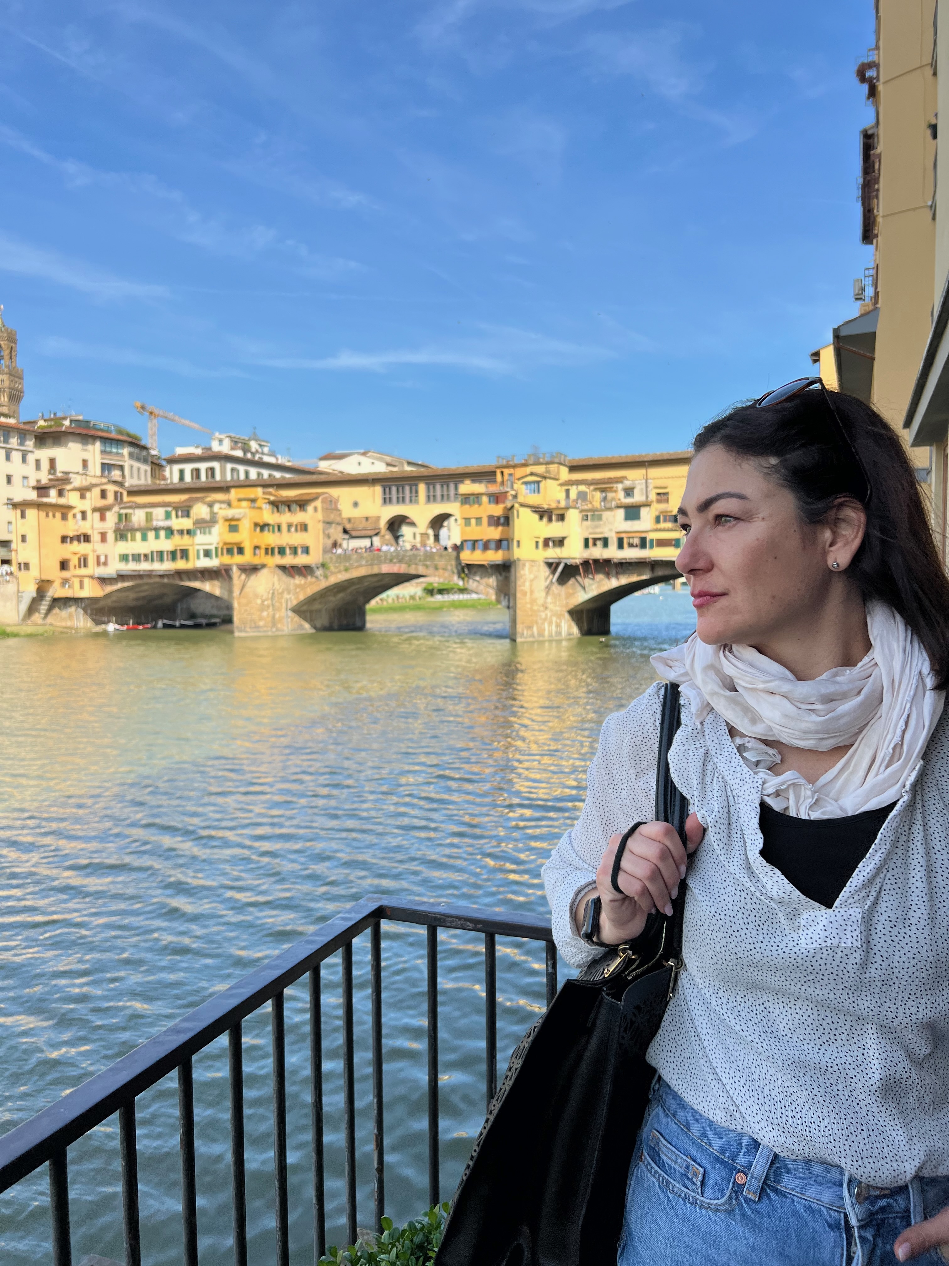 Chiara Reale, guía oficial de Florencia, junto al Ponte Vecchio